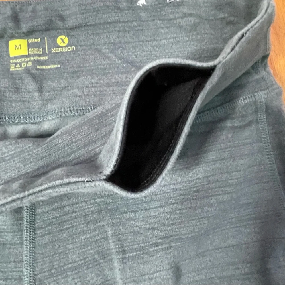 Xersion Cropped Athletic Leggings Size Medium - Picture 7 of 8